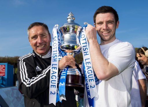 Steven Noble, right, with Peterhead manager Jim McInally.