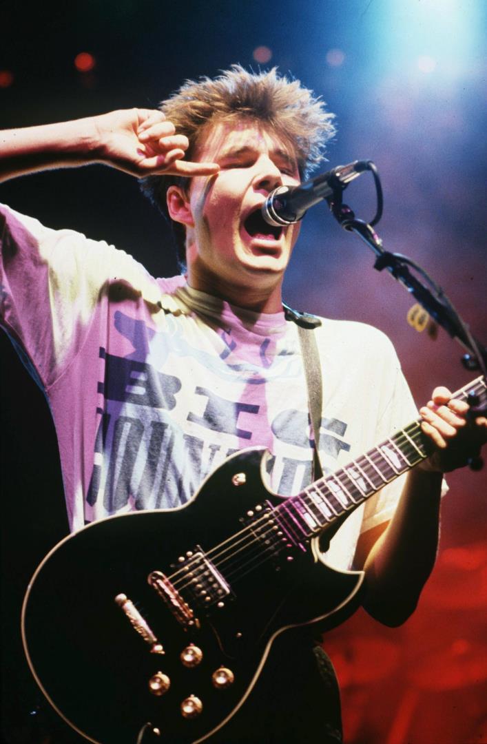 Stuart Adamson performs at the Hammersmith Odeon in London in 1984. Image: Shutterstock.