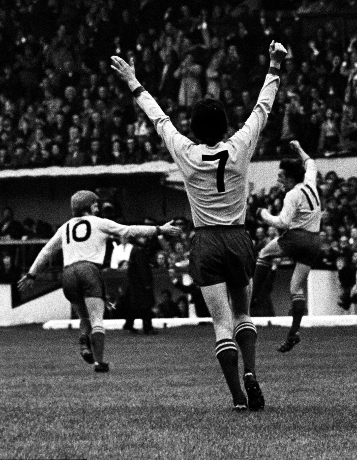 The Partick Thistle players celebrate after Bobby Lawrie scores.