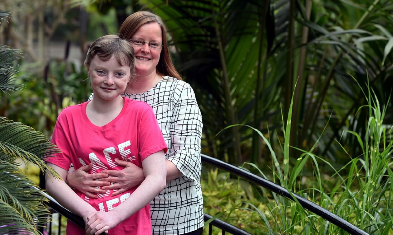 Amy, pictured with mum Kirsty, before the 2019 Cancer Research UK Race For Life in Aberdeen. Picture by Jim Irvine.