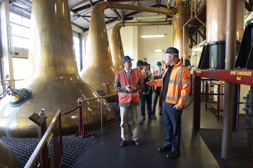 HRH-The-Earl-of-Wessex-and-Forfar-pays-a-visit-to-Perthshires-DEWARS-Aberfeldy-Distillery-3-846x564.jpg