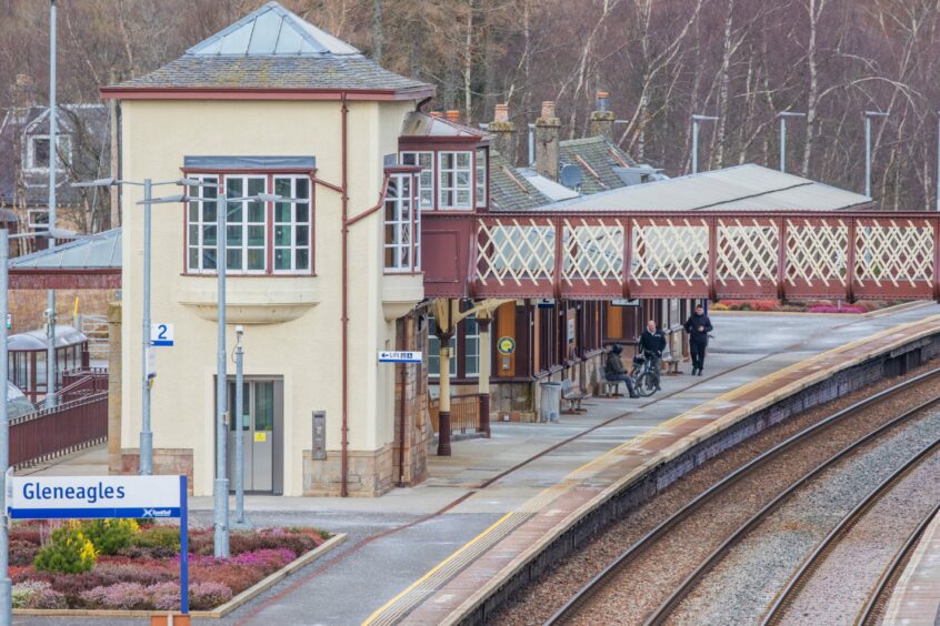 Gleneagles Station