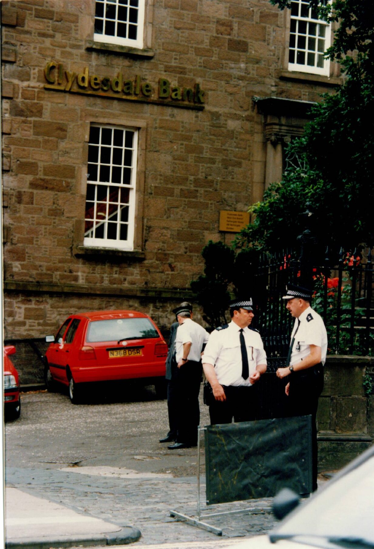 Police outside the bank following the robbery in August 1996.