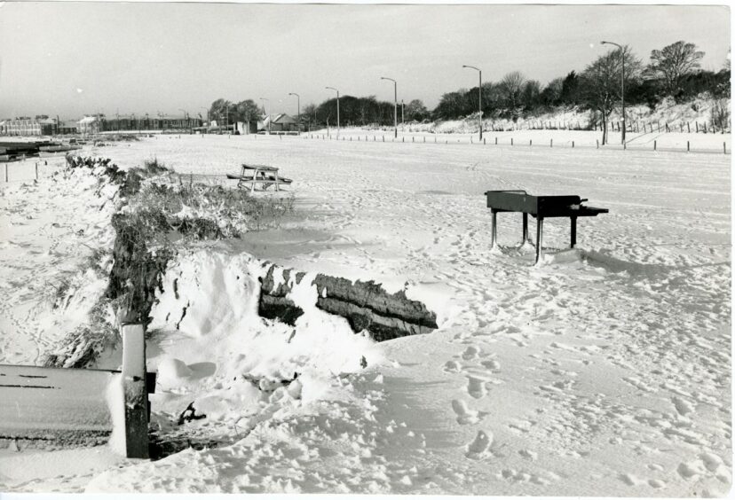 The scene at Broughty Ferry, near to the beach, on January 7 1982. Picture: DCT Media.