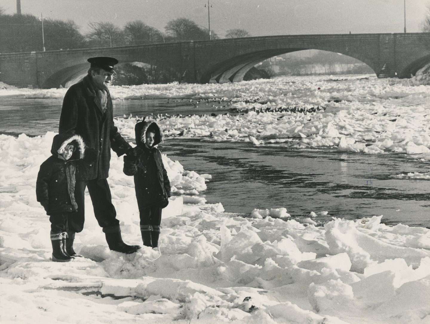 James Fraser of Allanvale Cemetery Lodge, Aberdeen, and his grandsons Jason, 6, and Kevin Smith, 5, of Tillydrone, test the ice on the frozen River Dee near King George VI Bridge. Picture: DCT Media.