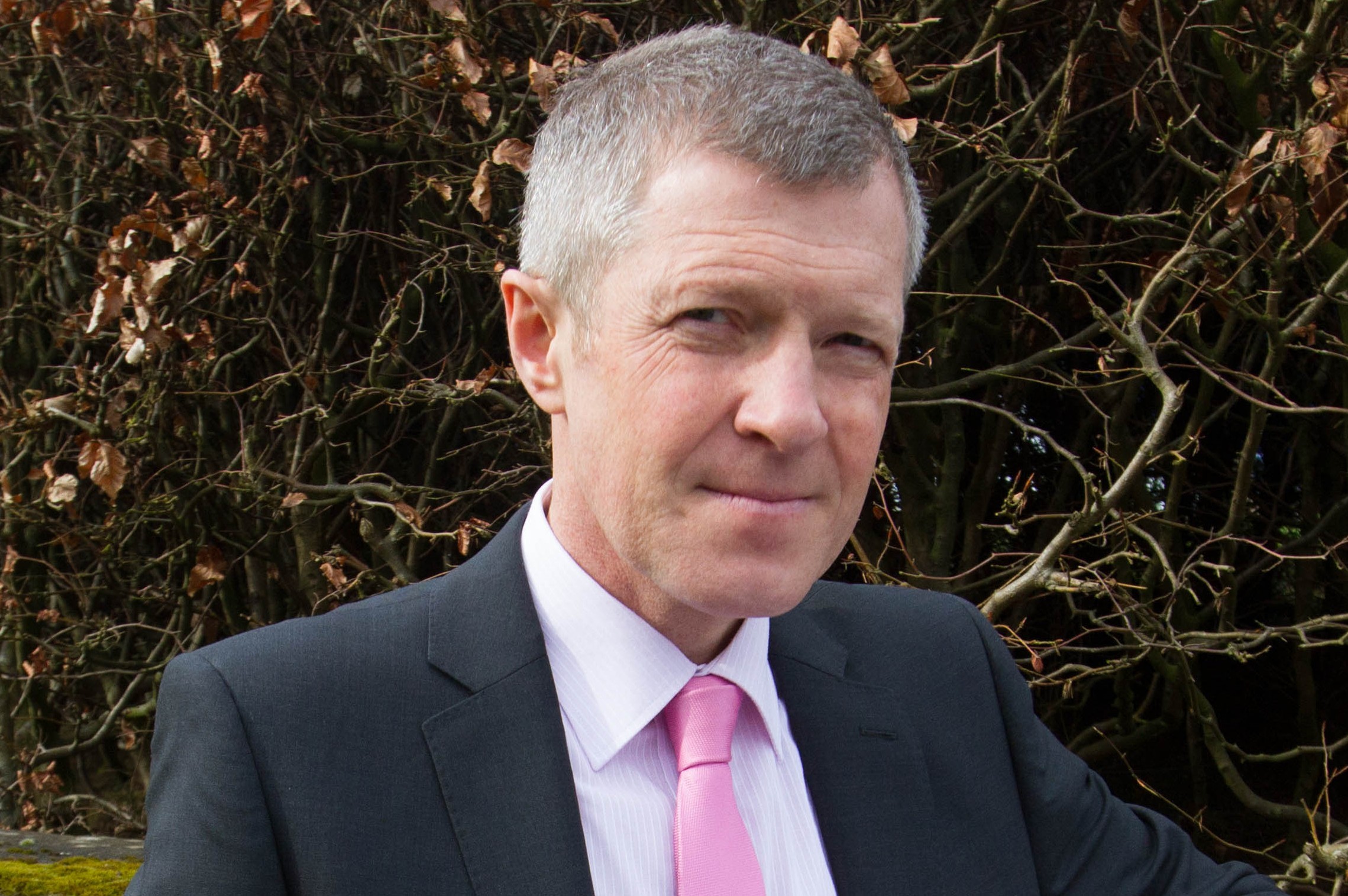 Willie Rennie has said Liberal Democrat councillors can make deals with other parties where in the best interests of their local areas.