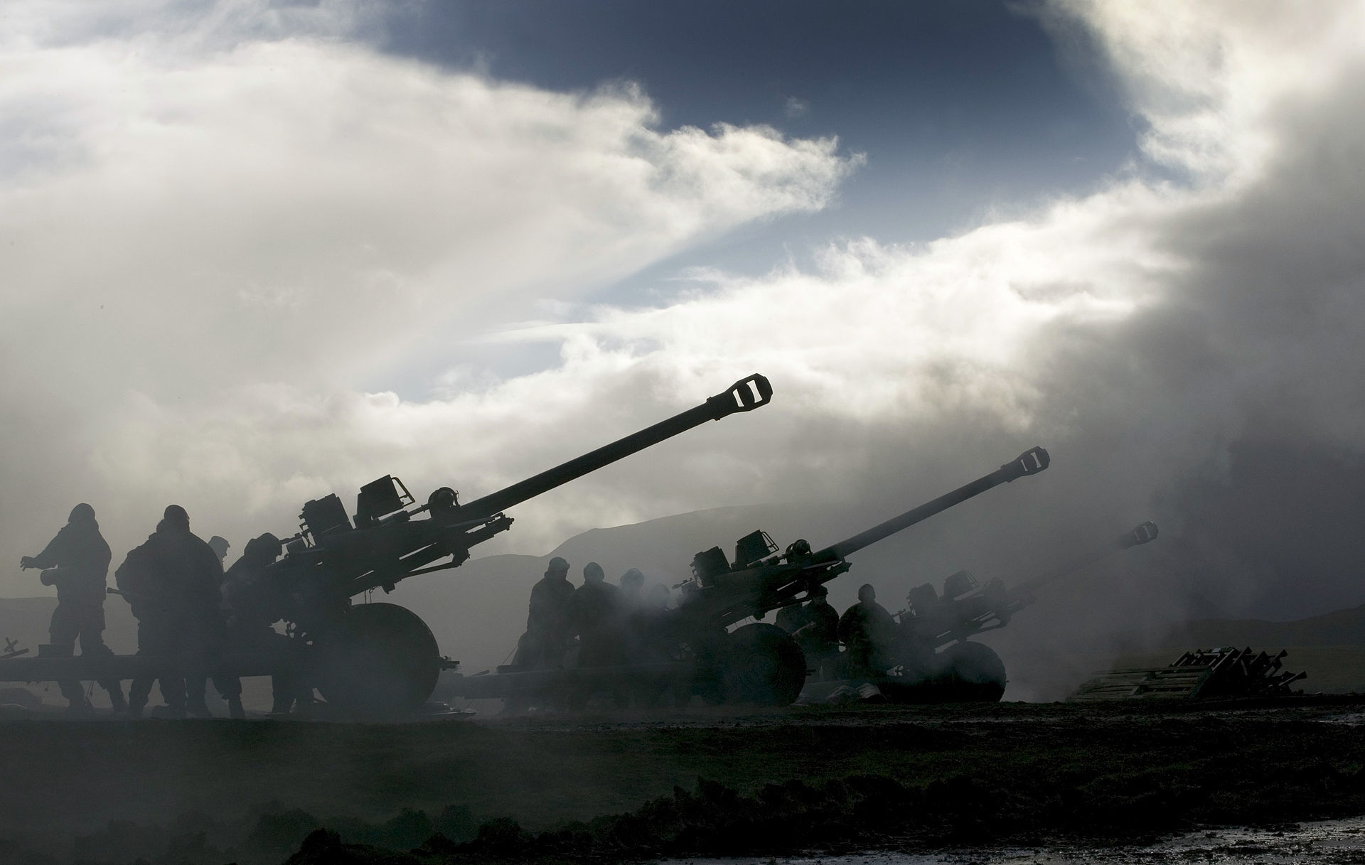 Practice firings by 7 (Sphinx) Commando Battery on exercise near Cape Wrath in Scotland.

Picture: MOD