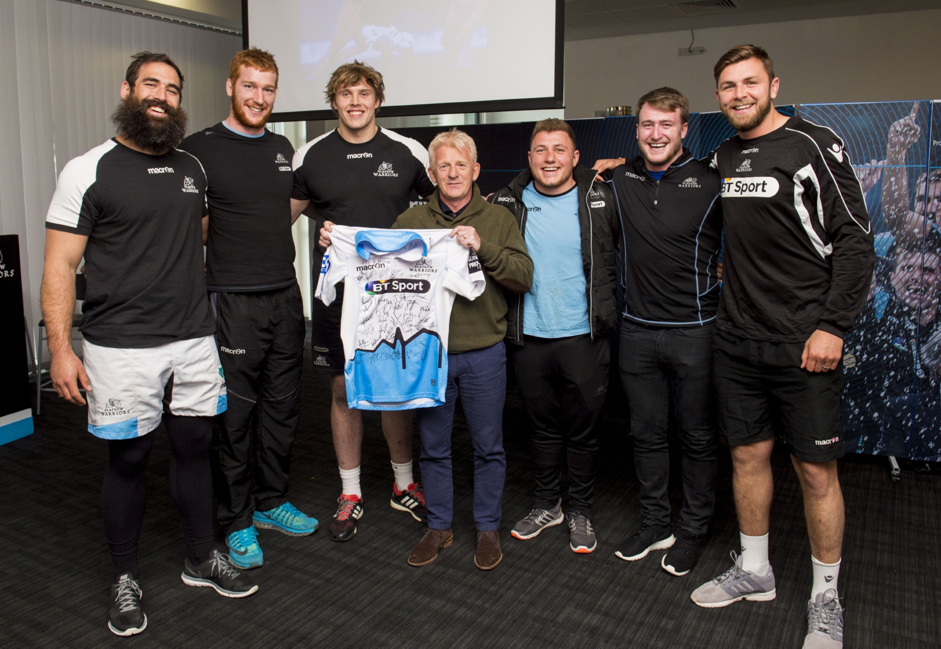 Scotland manager Gordon Strachan at Scotstoun with (L to R) Josh Strauss, Rob Harley, Jonny Gray, Duncan Weir, Stuart Hogg and Ryan Wilson. Pic: SNS/SRU