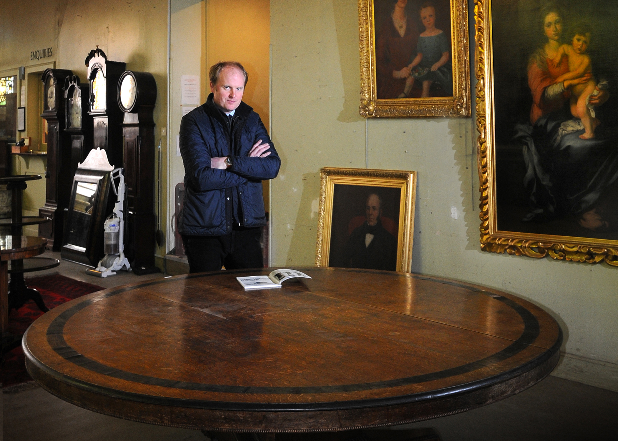 Perth Auctioneer Nick Burns with the William IV oak table.