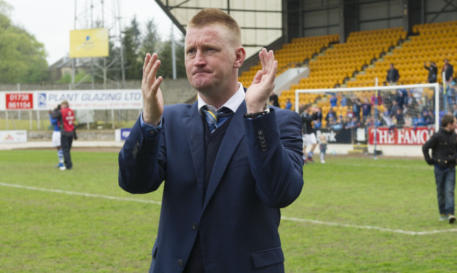 19/05/13 CLYDESDALE BANK PREMIER LEAGUE
ST JOHNSTONE v MOTHERWELL (2-0)
McDIARMID PARK - PERTH
Steve Lomas, the St Johnstone manager, salutes the home supporters after securing Europa League football for next season.