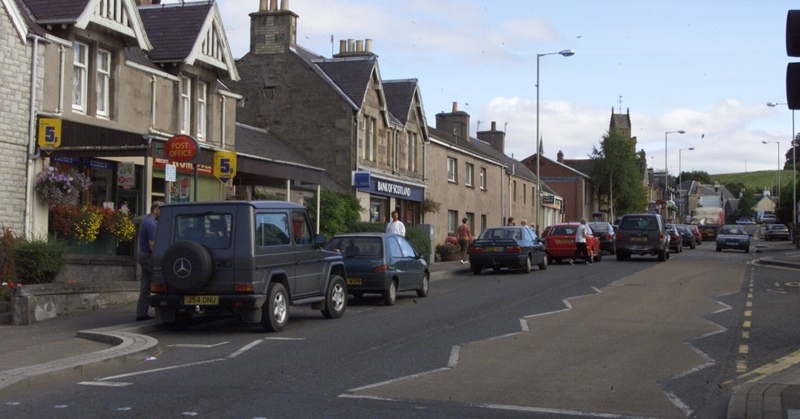 COURIER FEATURES, DOUGIE NICOLSON,
THIS PIC FOR NORMAN WATSON.
The main street  in Scone.