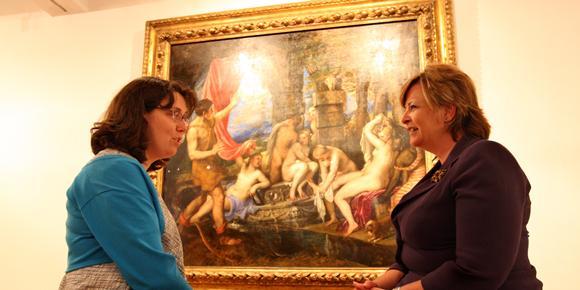 Steve MacDougall, Courier, McManus Gallery, Meadowside, Dundee. Culture Minister Fiona Hyslop visiting Titian's Diana and Acteon. Pictured, left is Anna Robertson (Senior Curator of Art) and right is Fiona Hyslop.