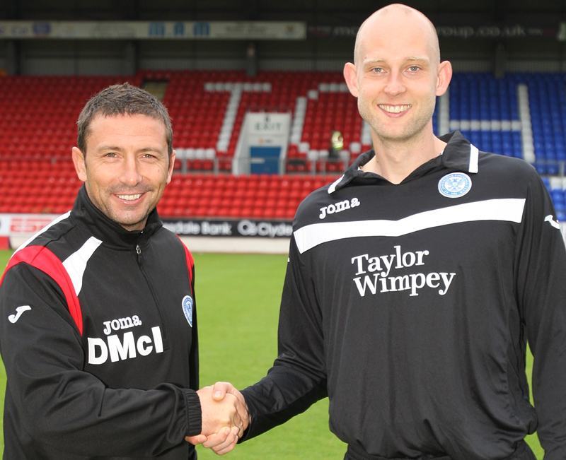 Kris Miller, Courier, 09/08/10, News. Picture today at McDiarmid Park, Perth. Pic shows Manager Derek McInnes with Peter Enckelman.