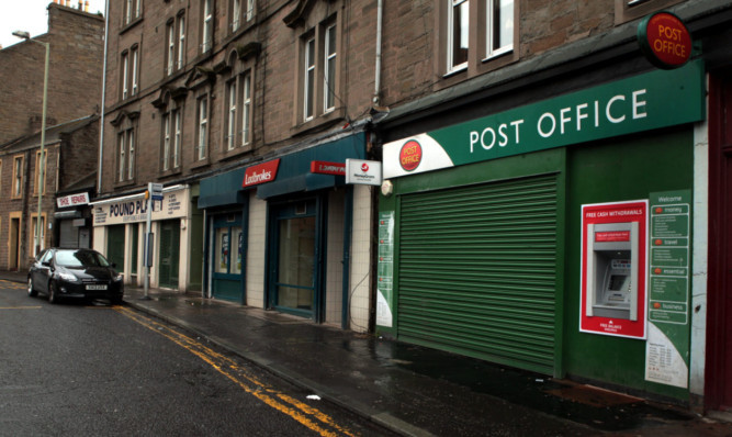 The cash machine at the Post Office on Strathmartine Road where the robbery occurred.