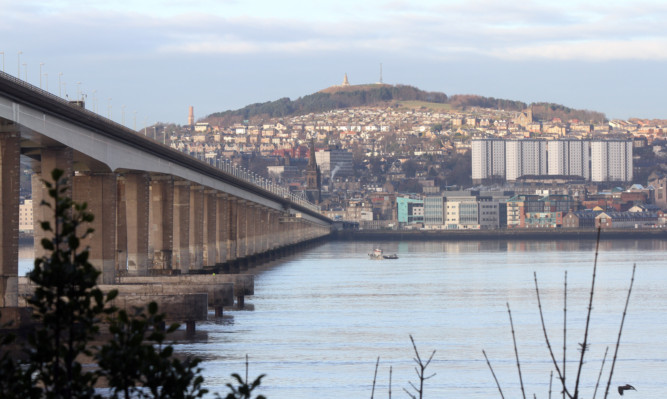 The man who plunged into the Tay on Sunday morning has not been found by search and rescue teams.