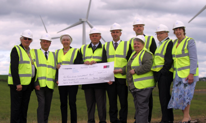 Provost Jim Leishman, left, presents a cheque to members of the Four Winds Development Trust.