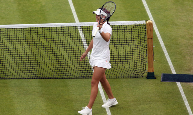 Laura Robson waves to the crowd after beating Colombia's Mariana Duque-Marino.