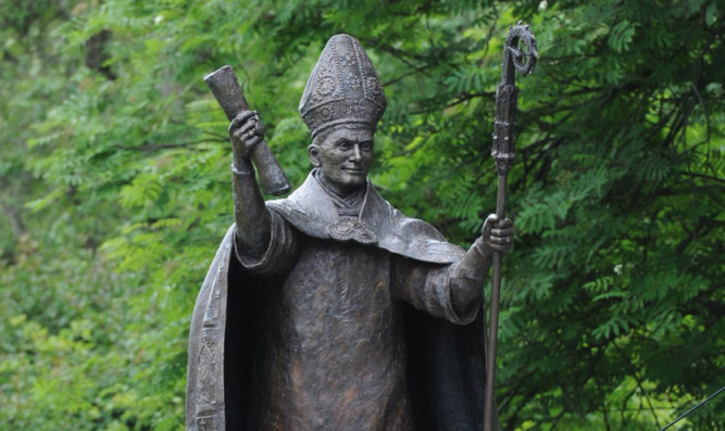 The statue of Bishop Henry Wardlaw.