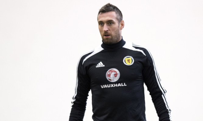 Scotland goalkeeper Allan McGregor has agreed a three-year deal with Hull City.