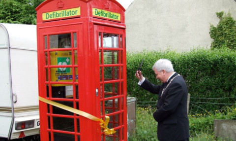 Provost of Stirling Council Mike Robbins performed the official opening ceremony of the newly-installed defibrillator in Arnprior.