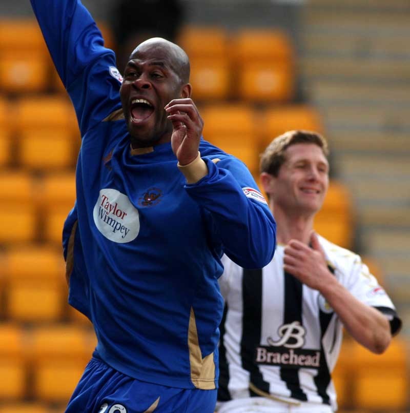 Steve MacDougall, Courier, McDiarmid Park, Crieff Road, Perth. St Johnstone FC v St Mirren FC. Action from the match. Pictured, Michael Duberry (St J) celebrates his goal.
