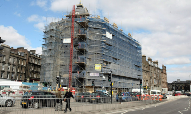 Work continuing on the former Tay Hotel.