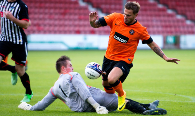 Dundee United's 
David Goodwillie is stopped by Pars keeper Ryan Scully.