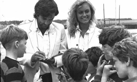 George Best and Mary Stavin sign autographs at Arbroath.