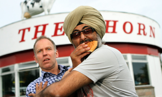 Hardeep Singh Kohli visits the Horn to have a cook-off with Kenny Farquharson.
