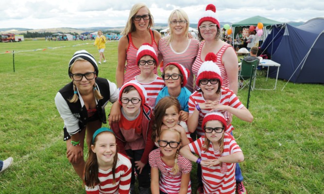 The Falconers and friends team who were looking for Wally.