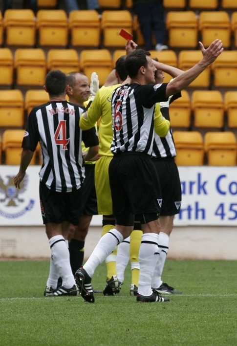 Gareth Jennings,Sunday Post....St Johnstone v Dunfermline, Dunfermline red card