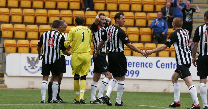 Football, St Johnstone v Dunfermline.    Dunfermline's John Potter gets a red card