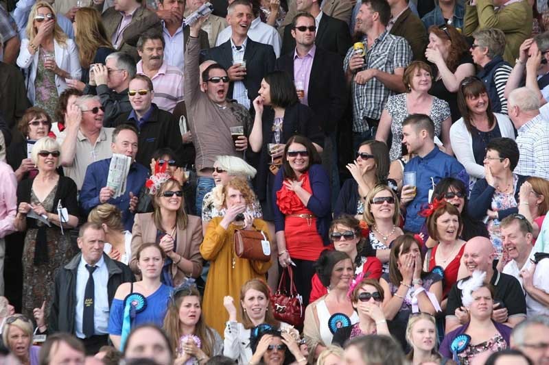 Steve MacDougall, Courier, Perth Race Course, off Isla Road, Perth. Charity race day with Royal visit. Pictured, crowds during 4.20 The Courier sponsored race.