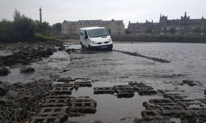 The driver had to wait in the middle of the Tay for more than an hour.