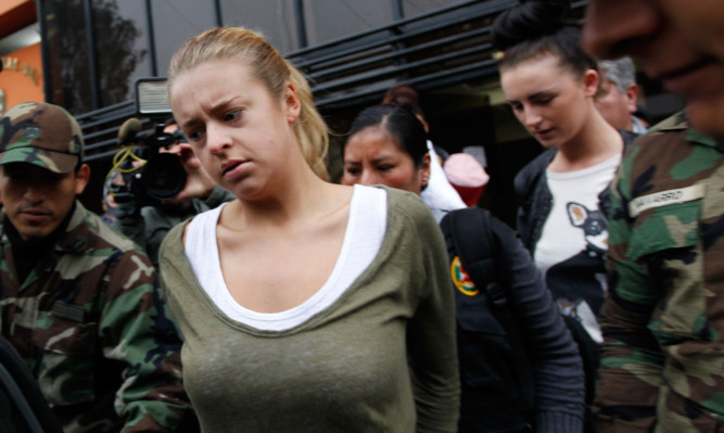 Melissa Reid (left) and Michaella McCollum Connolly being led to court on Tuesday.