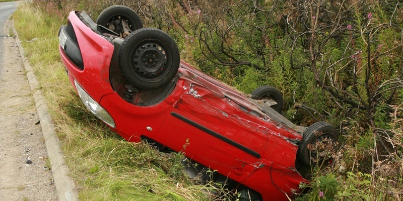 Bob Douglas, E Telegraph. RTA near Tullybaccart Farm involving three vehicles.