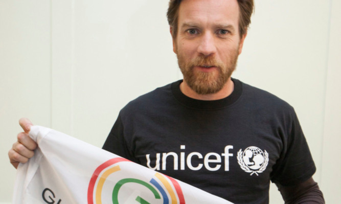 Star Wars actor Ewan McGregor is asking people to back Unicef.