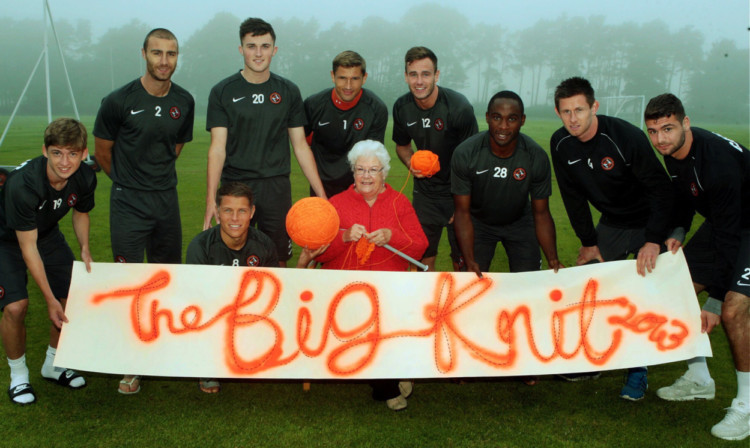 Big Knit organiser Norma Duncan with some of the Dundee United squad.