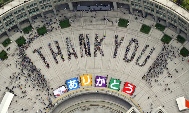 People form a thank you message at the Tokyo Municipal Government office square.