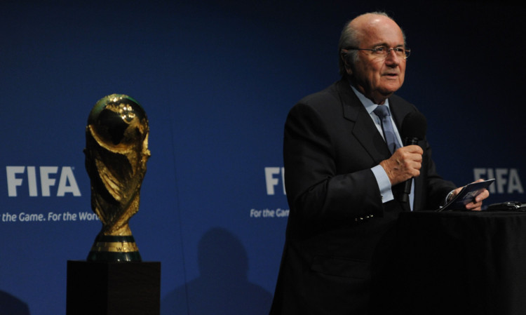 Fifa president Sepp Blatter will propose the dates of the Qatar World Cup are changed to winter 2022.