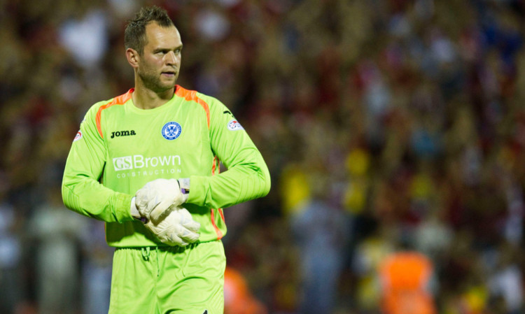 Saints keeper Alan Mannus is ready to challenge Stevie Banks for the No 1 jersey at McDiarmid Park.