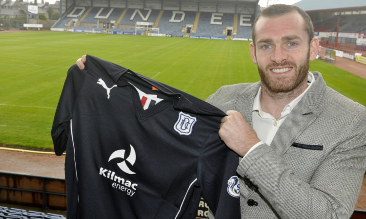 Craig Beattie has signed a one-year deal at Dens Park.