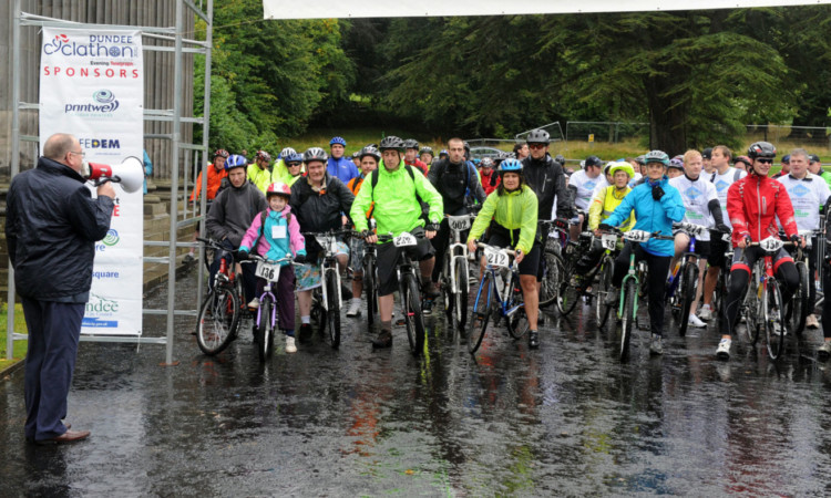 Lord Provost Bob Duncan sets the cyclists on their way.