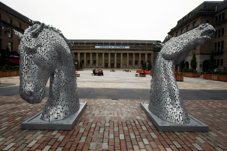 Dundee residents are being offered a glimpse of two impressive kelpie sculptures by Scottish artist Andy Scott. Two miniature versions of what will be one of Scotlands largest pieces of public art at the new Helix development near Falkirk are in Dundees City Square this week.