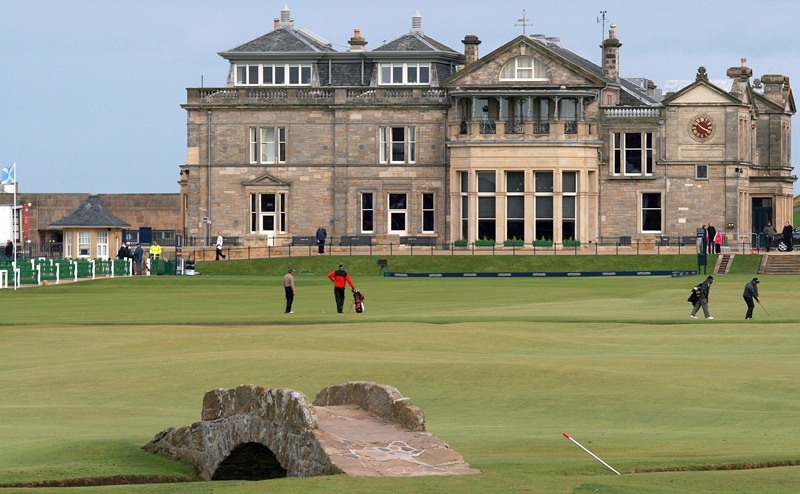 Kris Miller, Courier, 06/10/10, News. Picture today at St Andrews old Course. Preparations for the Dunhill Links Championship were well under way today. Pic shows golfers getting in a last minute practice round.