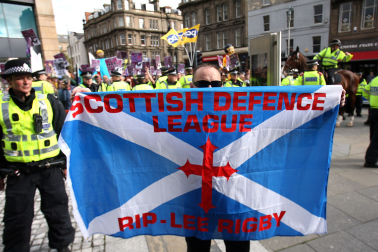 Campaigners from the Scottish Defence League and English Defence League and Unite Against Fascism confronted each other in Dundee city centre on Saturday.