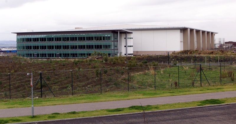 Brian Patterson, Courier-NEWS-12/10/00.
The Motorola plant(formerly the Hyundai building) Dunfermline .---story Lars Niven