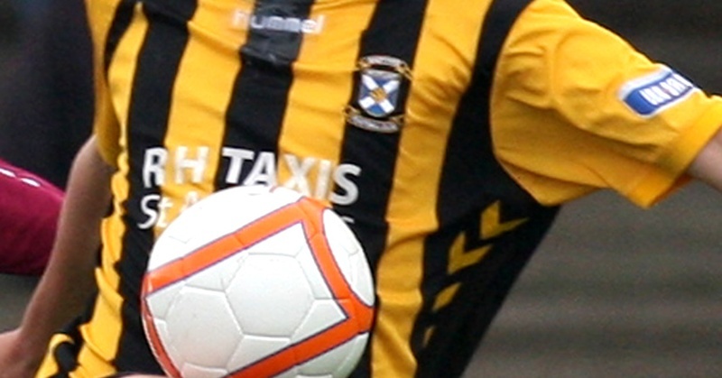 Arbroath FC v East Fife FC.        Action from the match.   Pictured, Ian Nimmo (AFC) and Stewart Murdoch (EF).