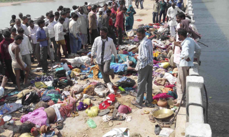 The victims of the stampede lie on a bridge across the Sindh River in Madhya Pradesh state, India.