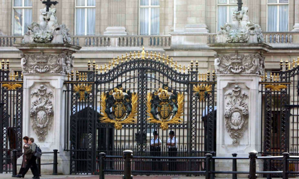 The man was arrested at the gates of Buckingham Palace.